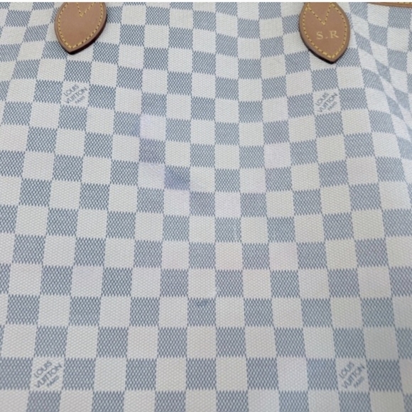 Louis Vuitton GM Neverfull Gray and Cream Checkered Tote - Picture 6 of 16